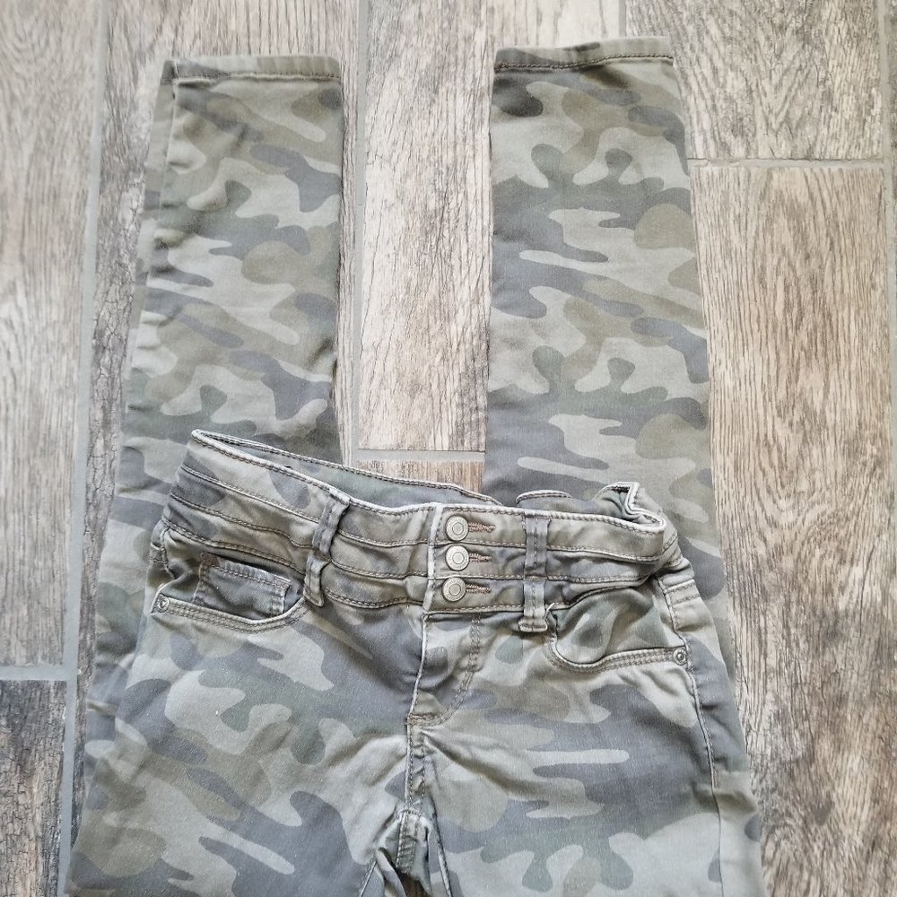 Mudd Girl's Camo Skinny Jeans Size 8